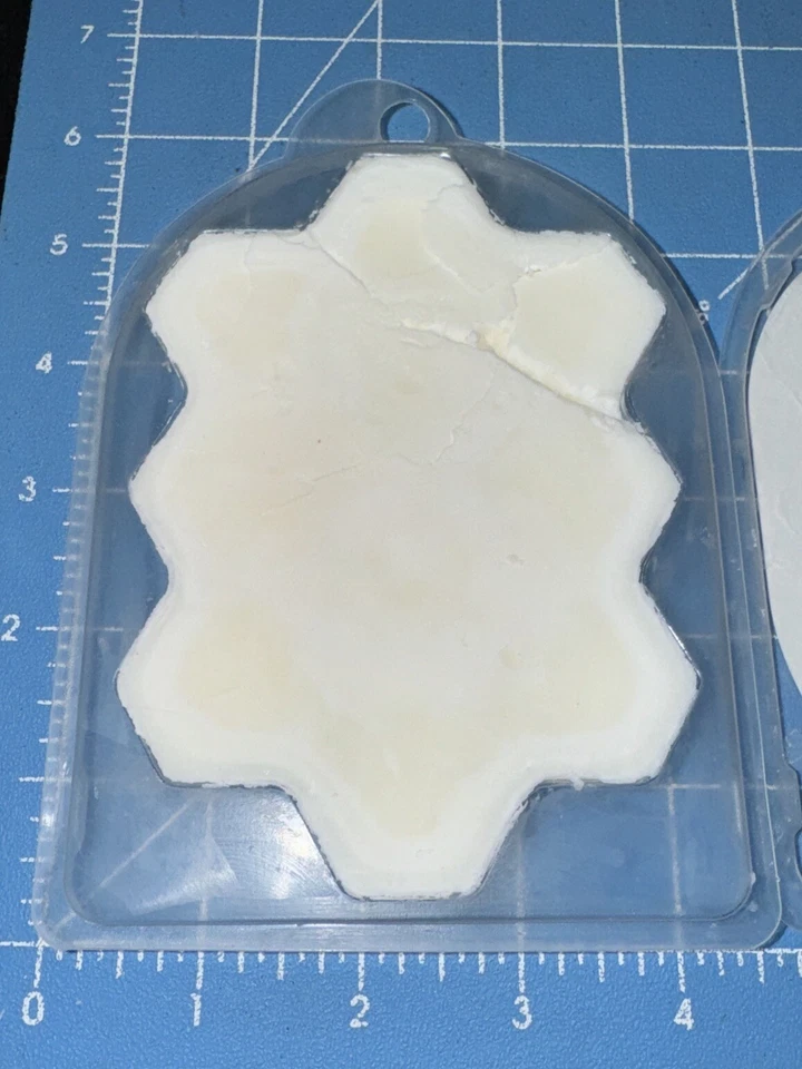 BURT'S BEES BLACKBERRY VINE CERA DE SOJA NATURAL SE DERRITE 4 OZ Foto 3 de 4