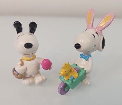 Two Vintage Peanuts Snoopy PVC Easter Figure~ Figurines Cake Toppers Toys