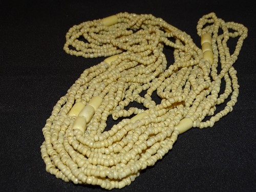 Vintage Lovely 60" Shell Necklace - Picture 4 of 6
