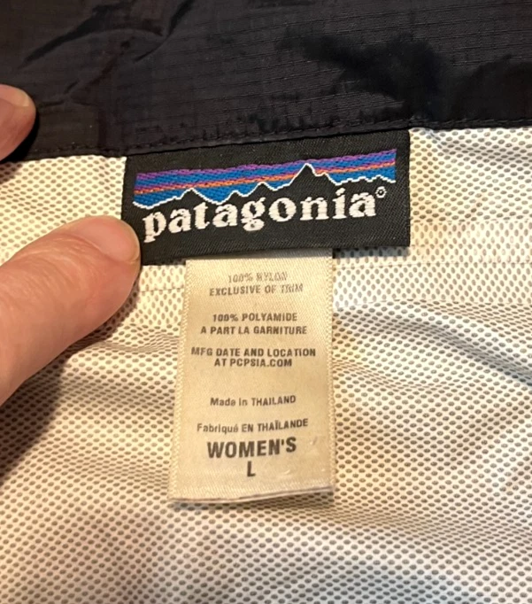 Gabardina Patagonia Torrentshell para mujer grande impermeable H2No negra con capucha Foto 3 de 3