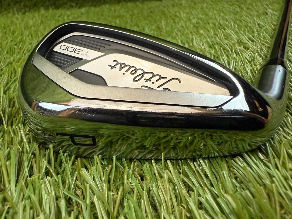 *Nice* Titleist T300 Single PW Pitching Wedge Left Hand | AMT Red R300 Regular - Image 2 of 4