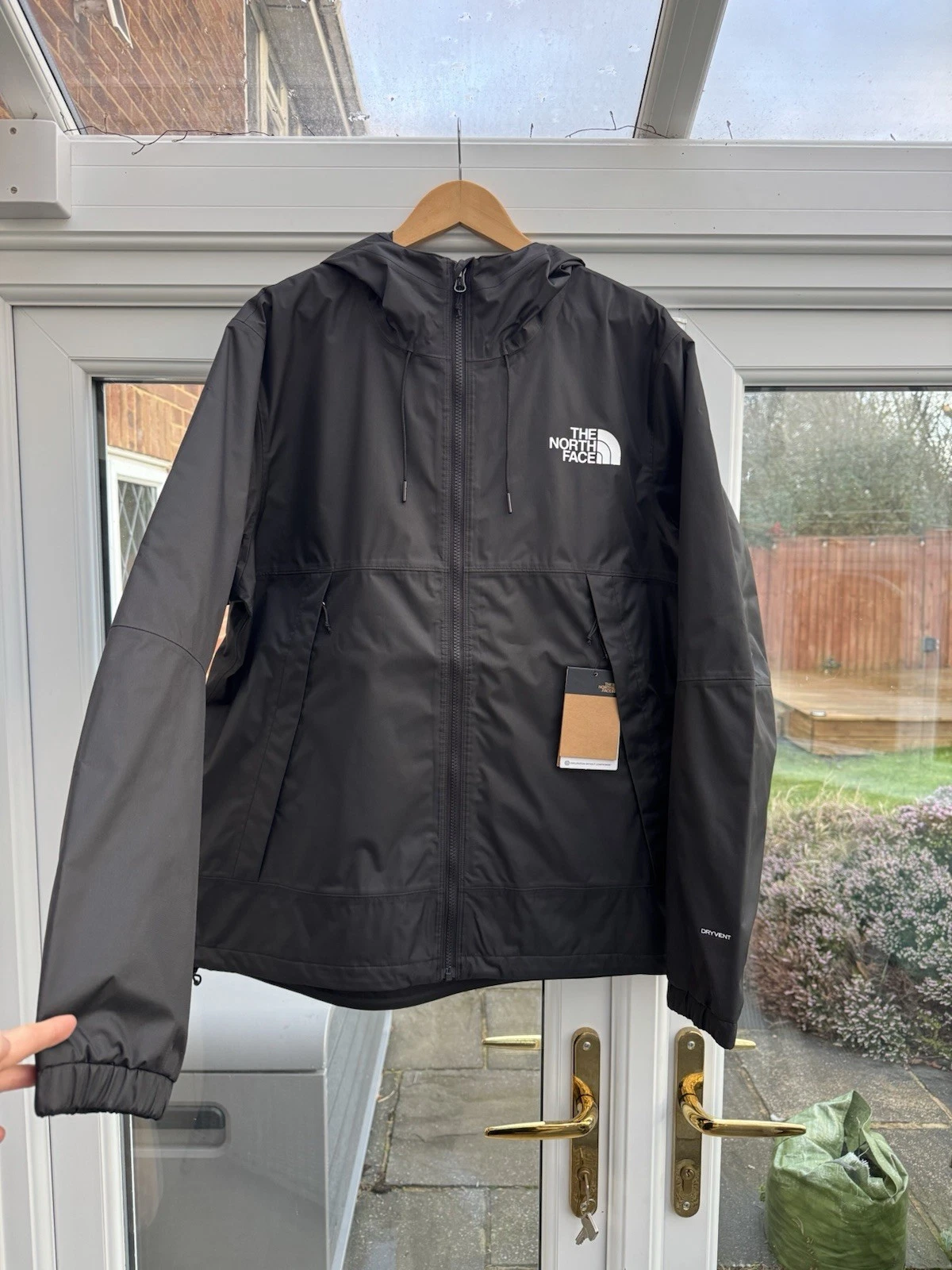 New The North Face Men’s Mountain Q Waterproof Jacket Size M Black
Opens in a new window or tab