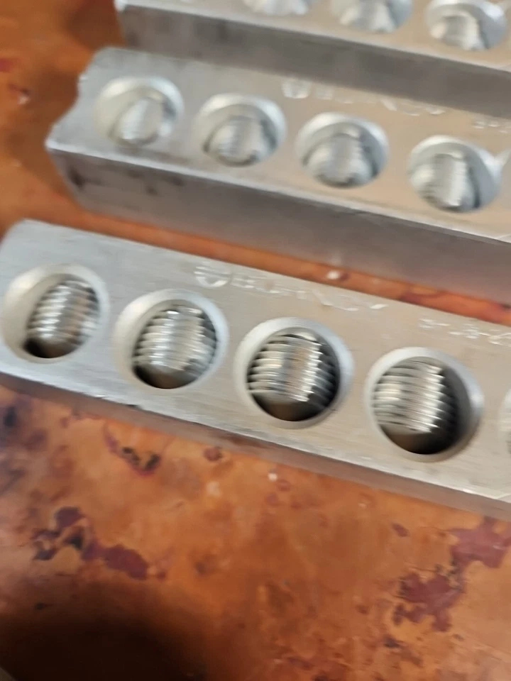 Set Of 4 Burndy BPD-8-250 Power Distribution Blocks MCM 6 AL-CU #6 - Image 2 of 4