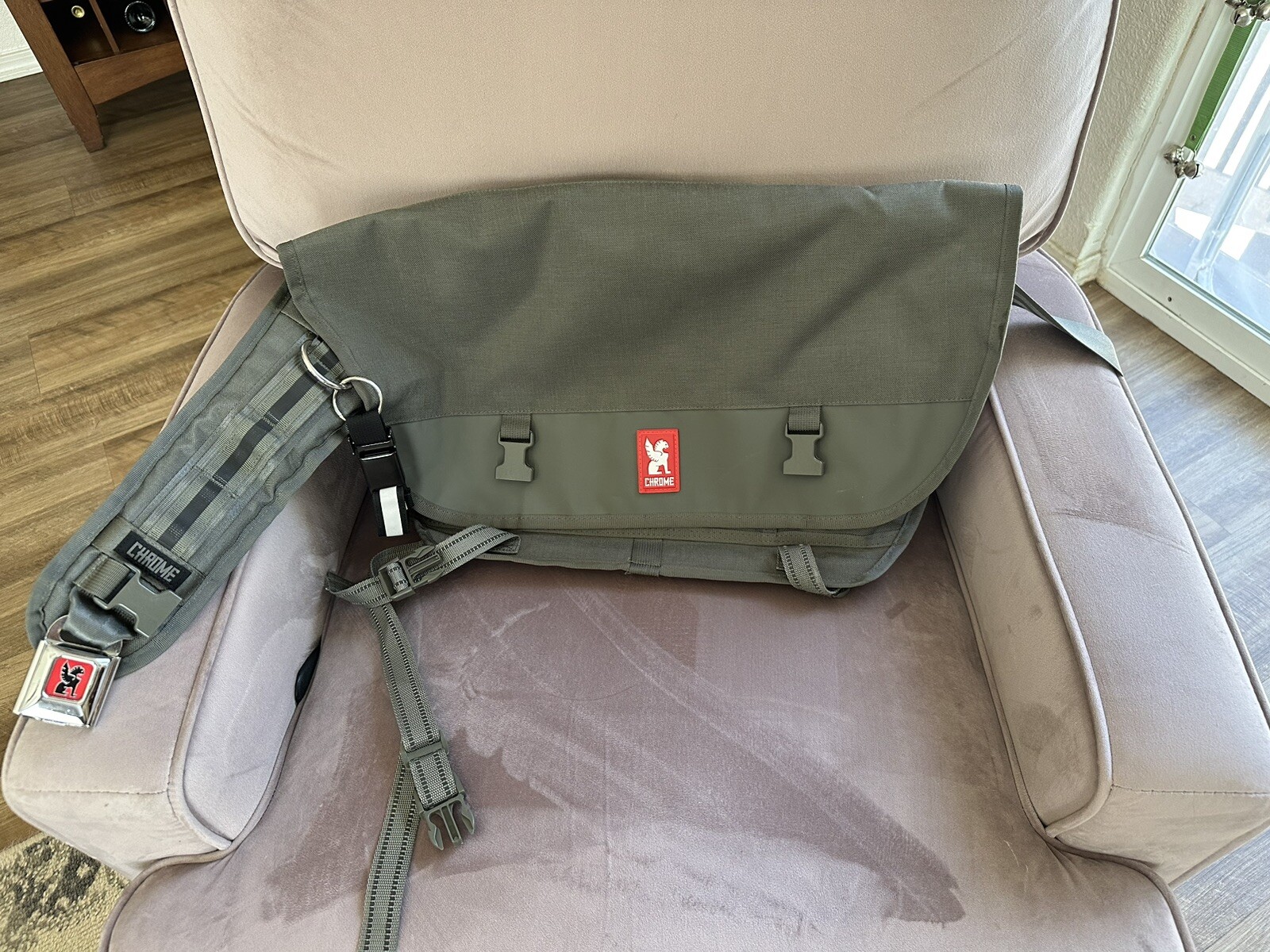 Chrome Industries Citizen messenger bag In Grey With Bonus Keychain eBay