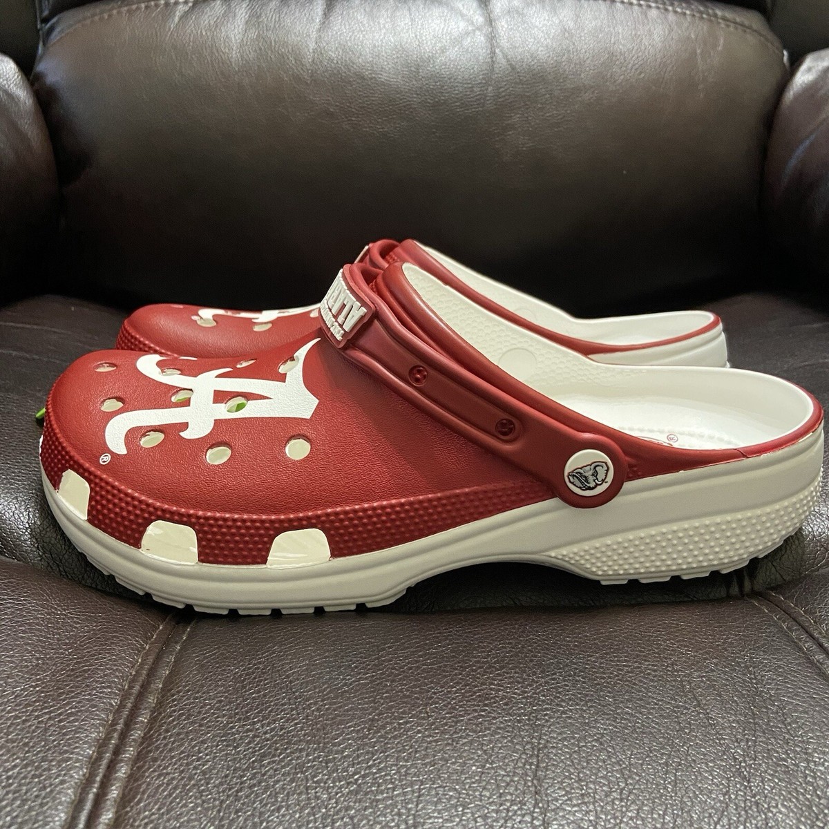 Crocs University of Alabama Classic Clogs Men display picture 1