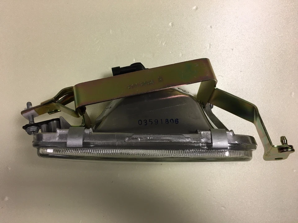 Faro antiniebla delantero lado derecho para MITSUBISHI Pajero / Montero / Shogun 2000 - 2003 Foto 3 de 4