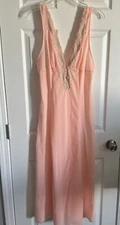 Vintage Val Mode Peach w/Ecru Lace Sleeveless Nylon Nightgown Sz Medium USA