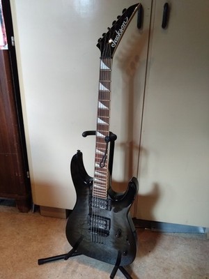 E-Gitarre Jackson JS 20 DKQ 2PT Trans Black + Rockbag Tasche