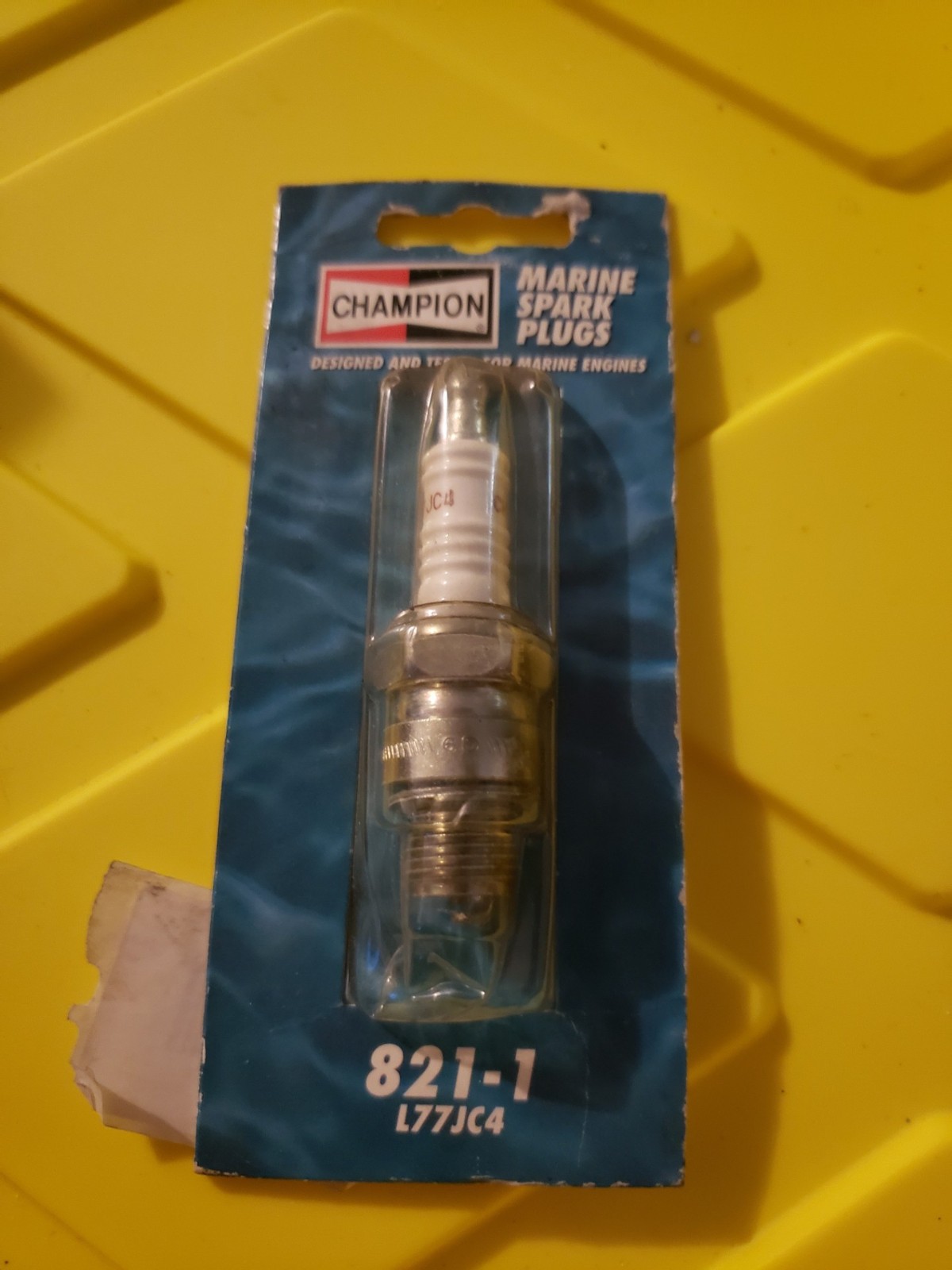 Champion 821-1 Marine Spark Plug Box U