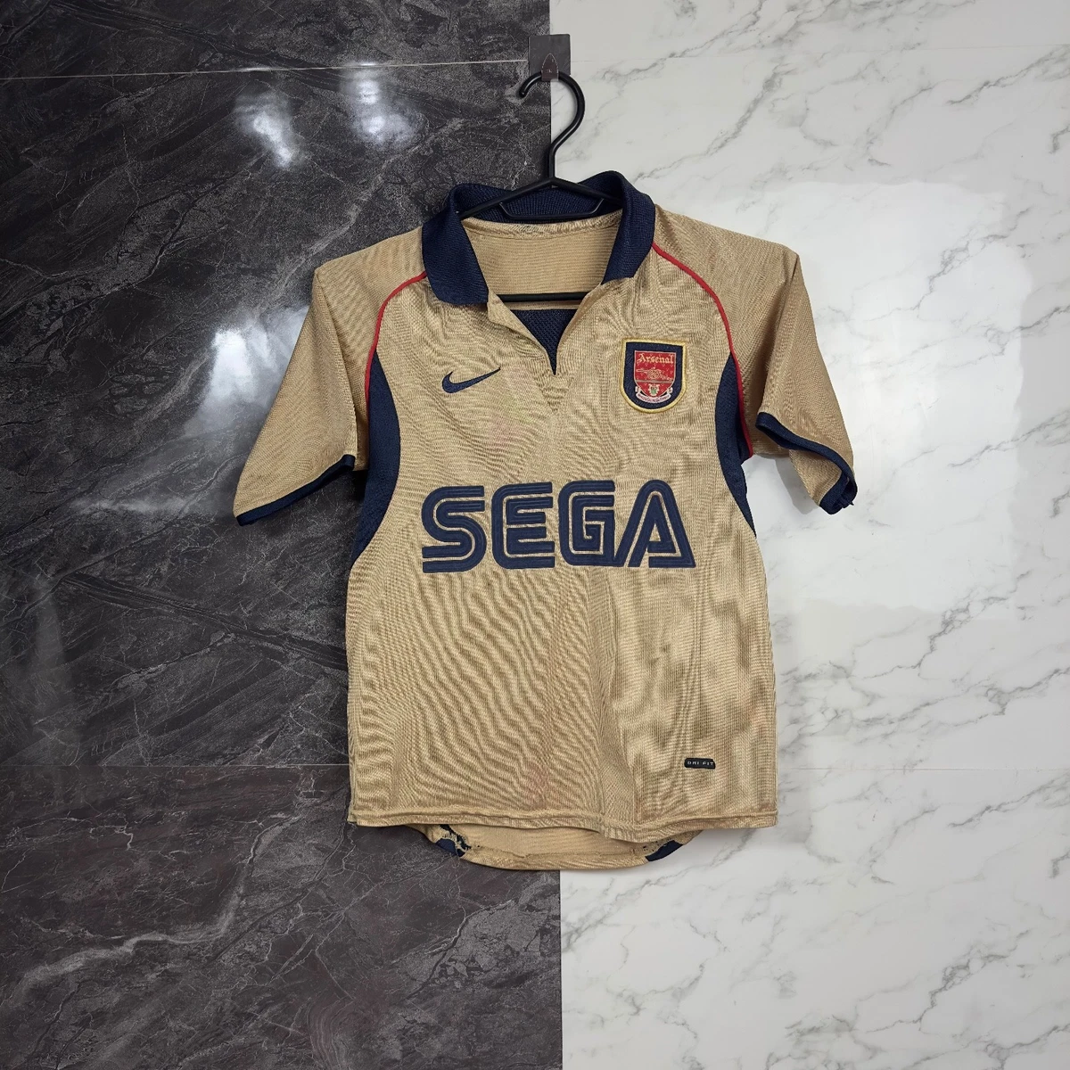 Preços baixos em Nike Arsenal Gold International Club fã de