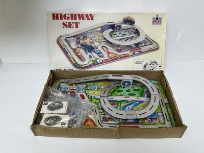 Vintage Welby Highway Set Blech Aufzieh Auto Rennbahn mit Box Lucky Toys