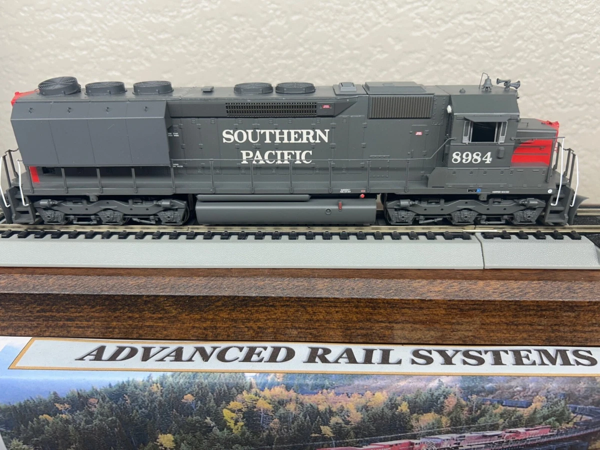 Southern Pacific Plastic HO Model Railroad Locomotives with