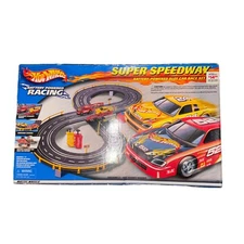 Mattel Hot Wheels Super Raceway Battery Powered Slot Car Toy Set 65796 Race Cars