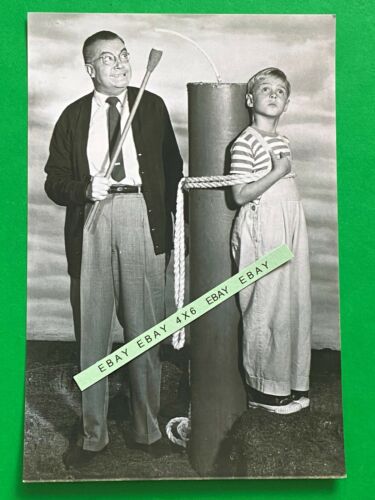 Found 4X6 PHOTO of Dennis the Menace TV Show Actor Jay North with Mr. Wilson - Picture 1 of 1