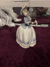 VINTAGE NAO BY LLADRO PORCELAIN FIGURINE "LITTLE LADY" #469 RETIRED, NO DAMAGE