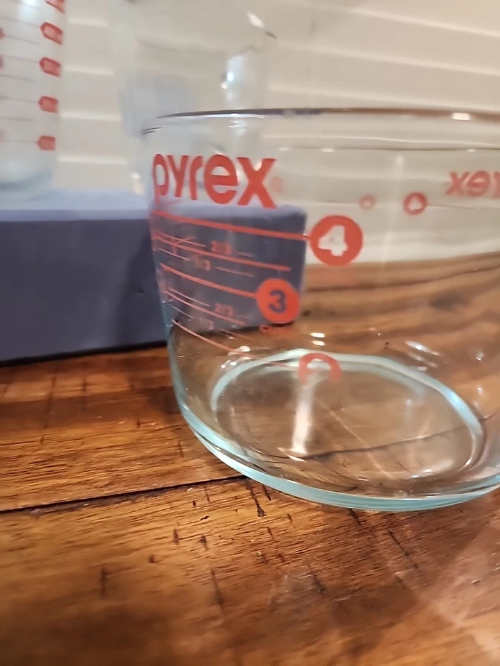 2 copos de medição PYREX: letras de tampa vermelha de vidro 4C e 2C + ancoragem 1 xícara - Imagem 3 de 4