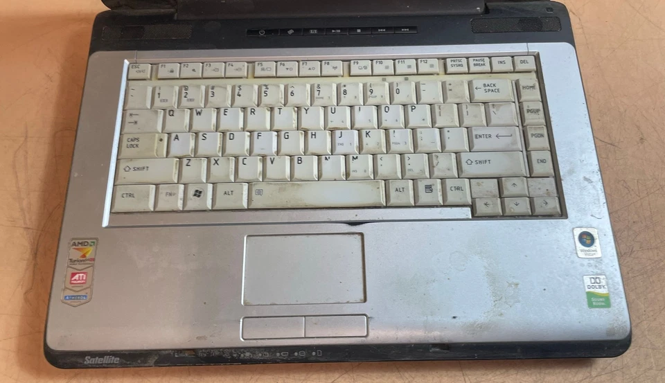 Portátil Toshiba Satellite A215-S5818 AMD Turion X2 sin disco duro para piezas o reparación Foto 2 de 4