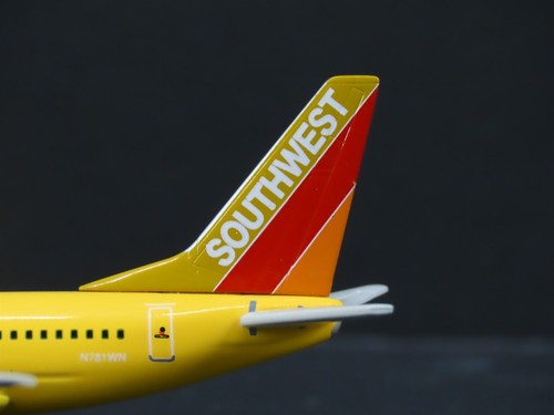 1:400 Scale Dragon Wings 55345-03 Die-Cast Southwest Boeing 737-700 Aircraft - Picture 4 of 16