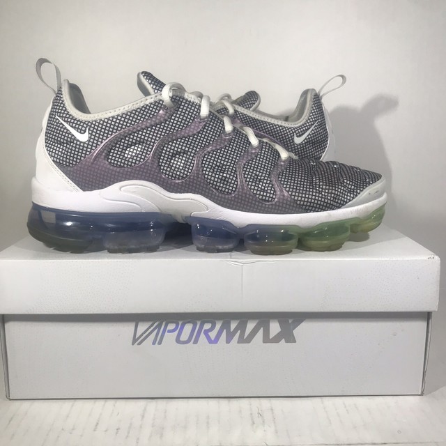 vapormax plus barely volt