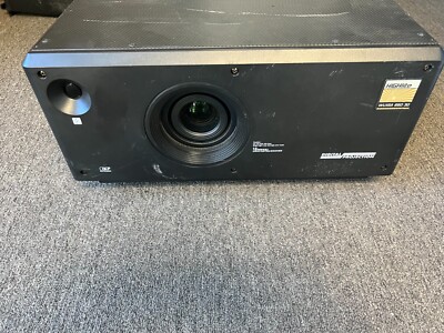 Digital Projection HIGHlite Cine 1080P 660 3D low  Lamp hours-30 day