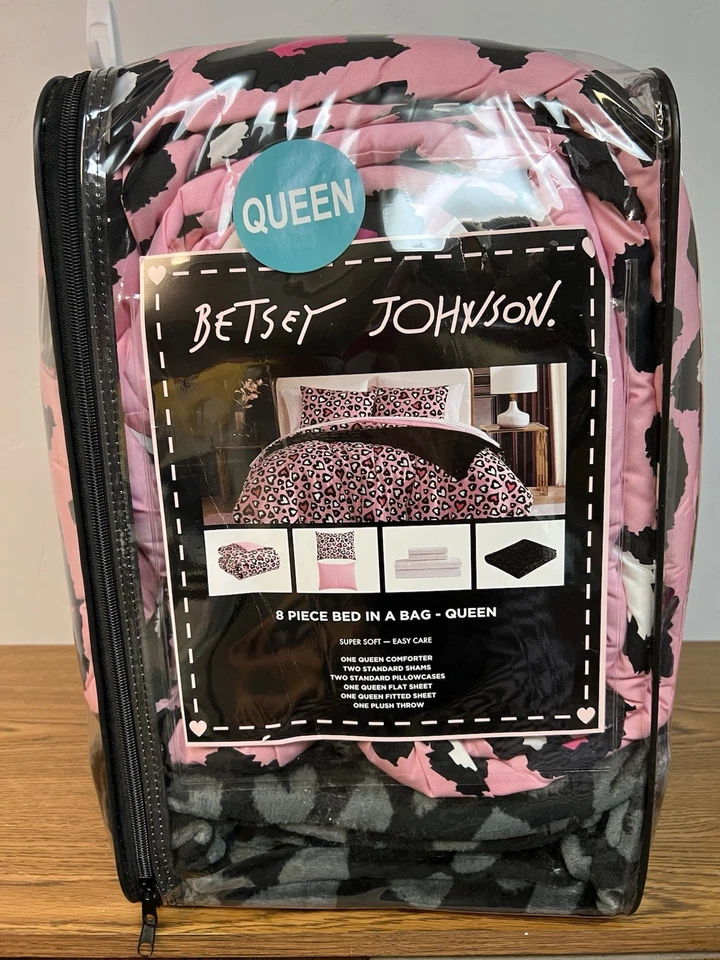 Betsey Johnson Pink 8pc Queen Comforter Set Flat Fitted Sheet Pillow Sham Throw - Image 4 of 4