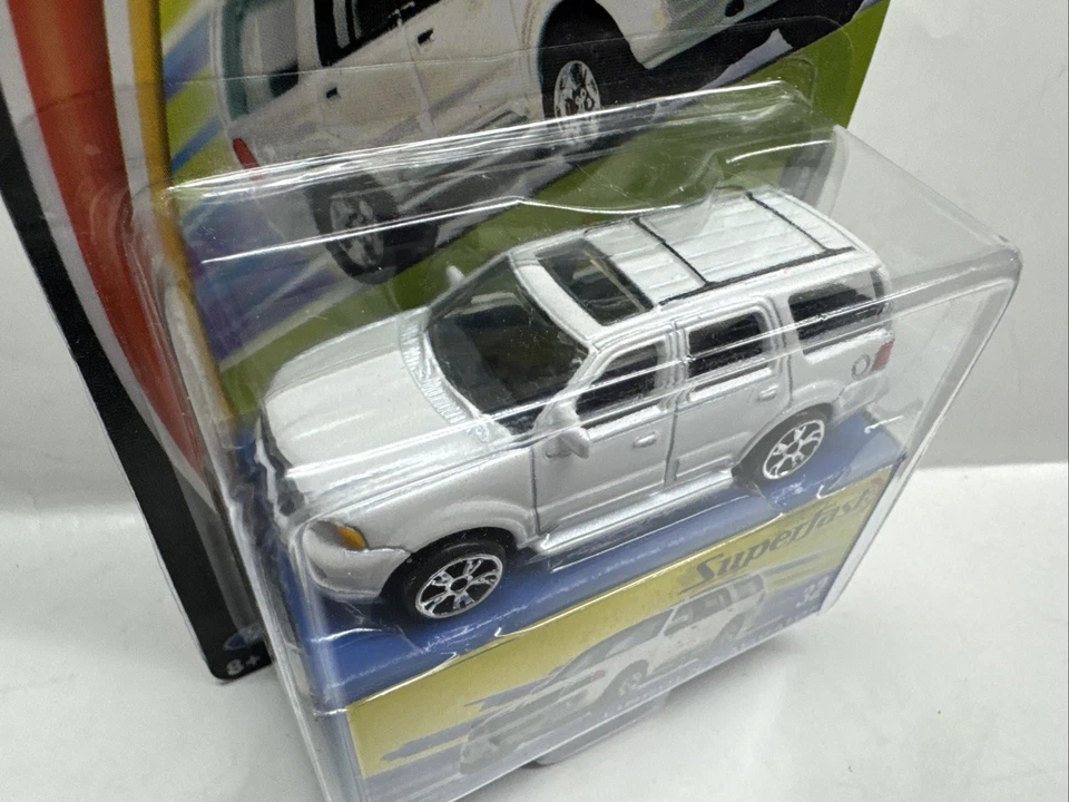 Lincoln Navigator Matchbox 2004 35th Superfast #32 en blanco 1/15.000 Foto 3 de 4