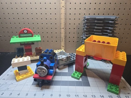 LEGO Duplo 2005 Thomas and Friends: Thomas Load And Carry Train Set Incomplete