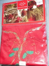 NIP Lenox Holiday Nouveau Gold Tablecloth 70" Round Red Beautiful! Christmas