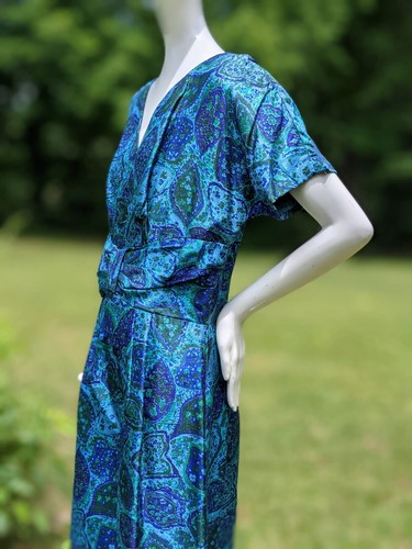 VINTAGE LATE 1950’S BLUE AND GREEN PRINT SILK DRESS - Picture 6 of 9