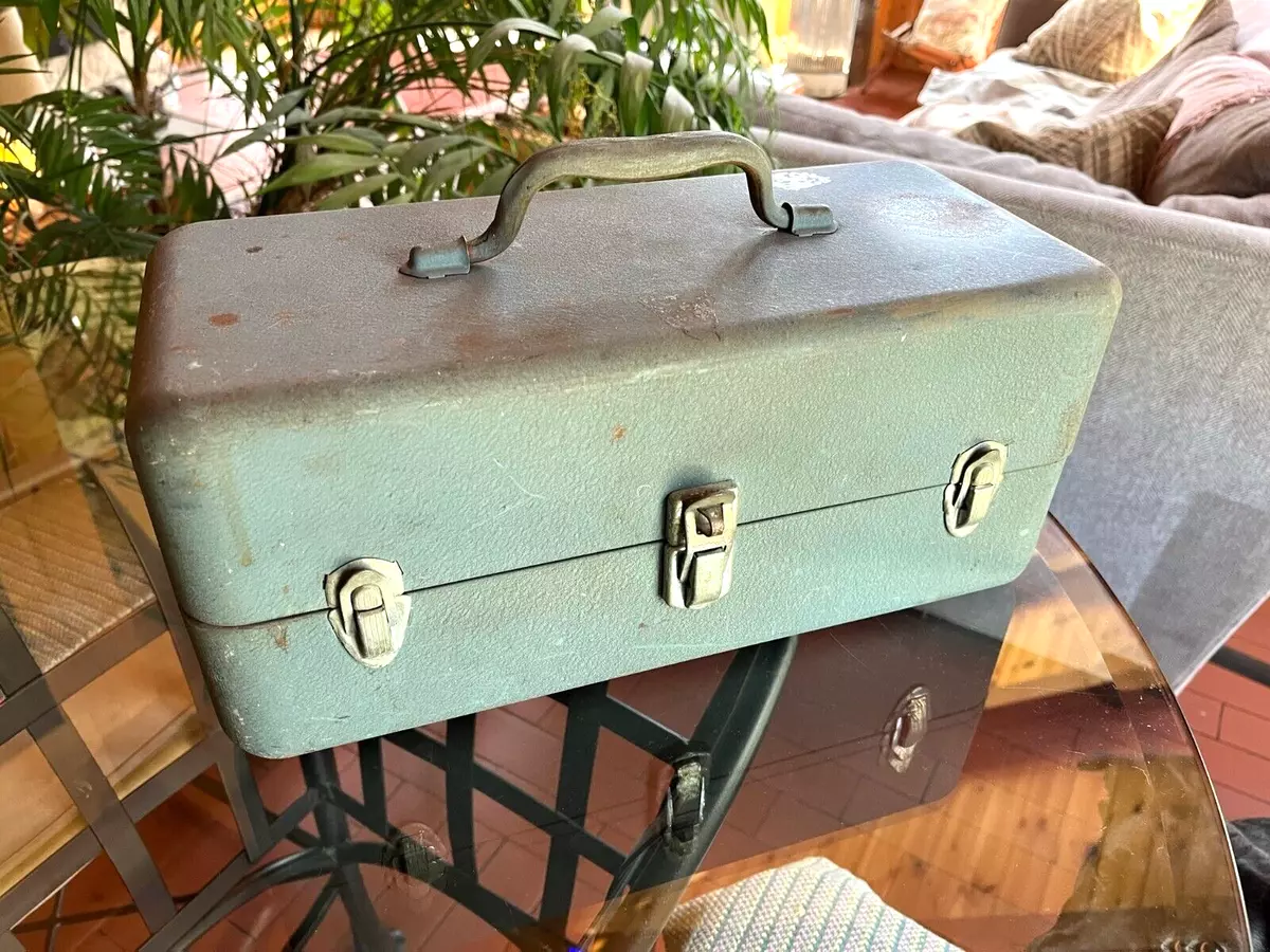 GOOD VINTAGE MY BUDDY METAL FISHING TACKLE BOX 2 TRAY FROM A