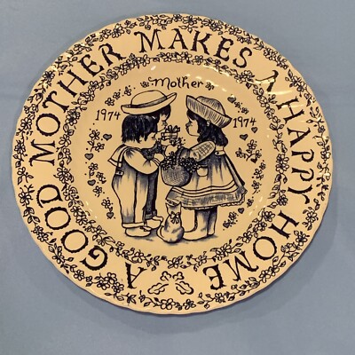 1975 Royal Crownford England Plate ''A Good Mother Makes a Happy Home''  9''