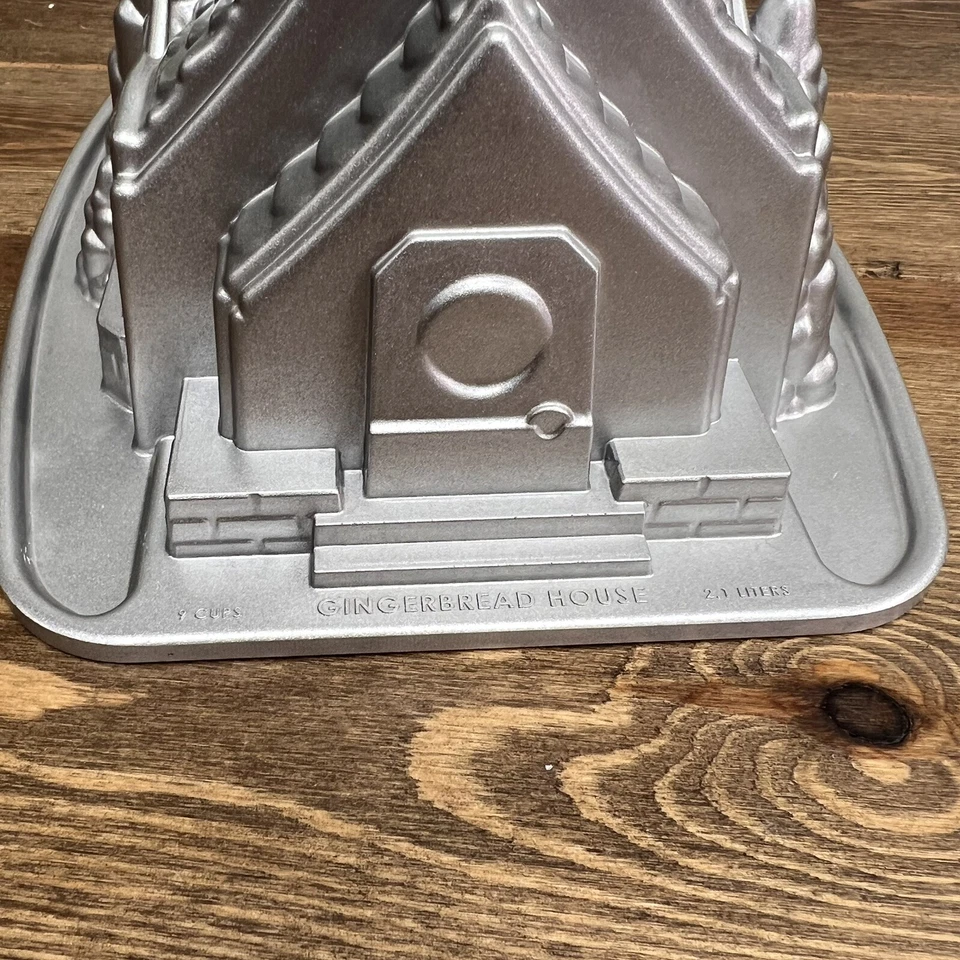 Nordic Ware Gingerbread House Christmas Cottage Cake Mold Bundt Pan 9 Cups 2.1L - Image 4 of 4