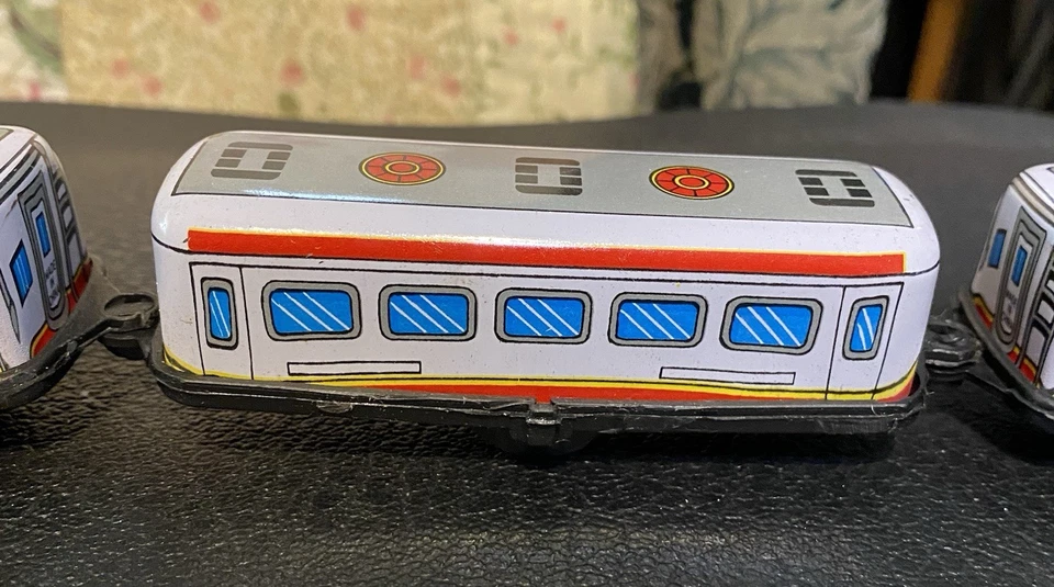  Tren expreso de hojalata litografiado de cuerda Schylling nuevo en caja Foto 3 de 4