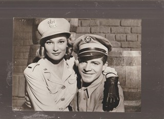 7X9 B&W PHOTO OF SCENE DANA ANDREWS AND DORIS DOWLING