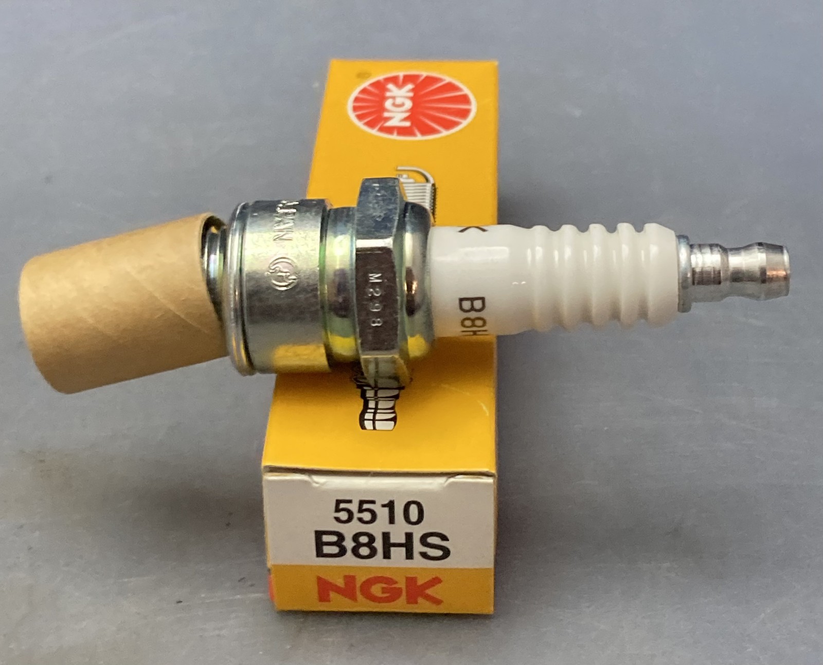 Qty 2 New Genuine NGK B8HS 5510 Spark Plug