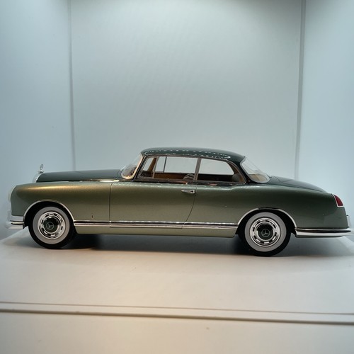 Bos 1:18 Mercedes Benz 300B Pininfarina Light green 1955 Unopenable Car Model - Picture 4 of 13
