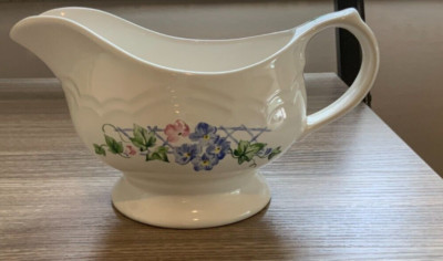 Pfaltzgraff Annabelle Gravy Sauce Boat Ivy Pink Blue Flowers Made in USA