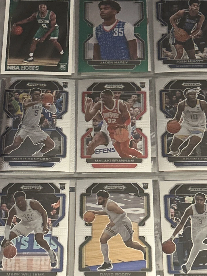 Carpeta de baloncesto con novatos y paralelos - 15 páginas = lote de 135 tarjetas 10 páginas adicionales Foto 3 de 4