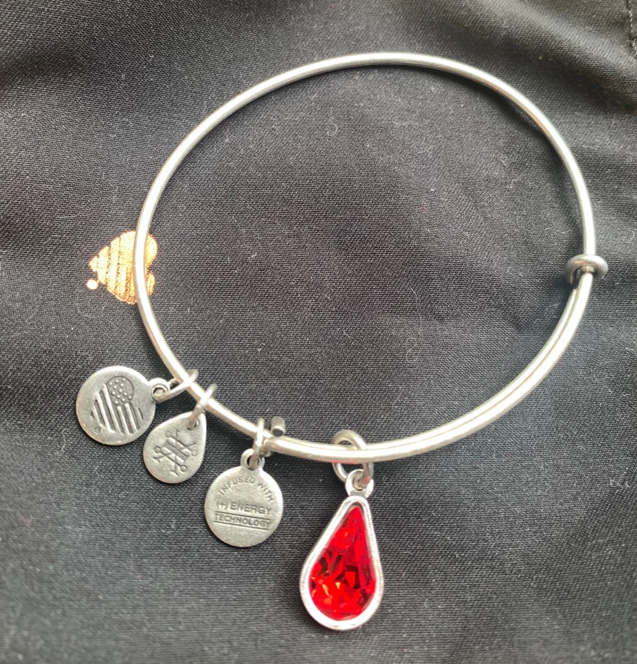 Nuevo ALEX AND ANI Brazalete Brazalete Pasión Cristal Siam Luz Rojo Swarovski Foto 2 de 4