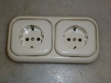 Busch & Jäger LX in cremeweiß 2 St. Steckdosen + cremeweiß Rahmen waagerecht 202