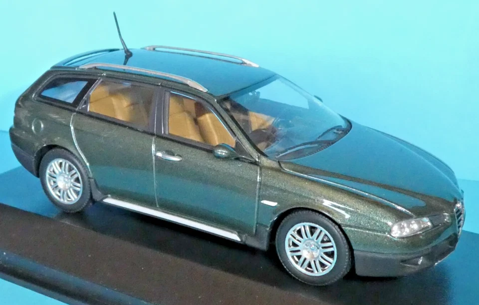 Alfa Romeo 156 Crosswagon Brookland Green with tan trim Minichamps NEW 1:43 rd. - Image 2 of 4