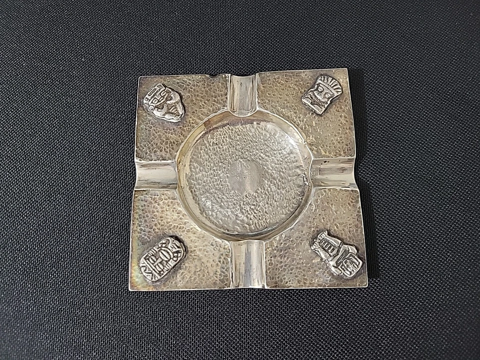 Antiguo cenicero de plata de ley martillado 4 figuras aztecas cuadrado Foto 2 de 4
