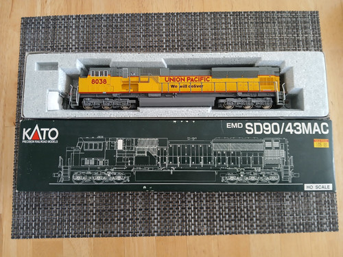 Locomotora diésel moderna escala HO KATO EMD Union Pacific SD90/43MAC #8038 | Condition: New
