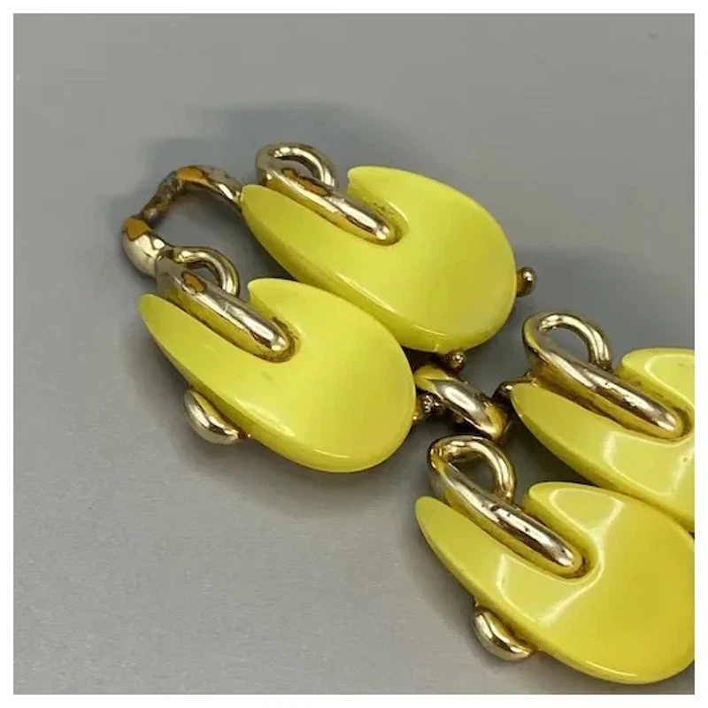 Pulsera de plástico termoestable Moonglow amarillo brillante vintage 7,5 pulgadas COMO ESTÁ Foto 4 de 4