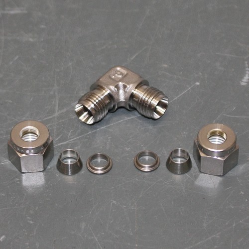 (2) Parker Elbow FItting 4EE4-316, 1/4" x 1/4" Compression, 90°, Stainless Steel - Picture 5 of 6