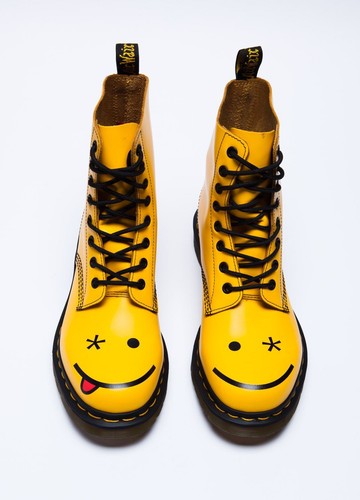 Dr. Martens Women's 1460 Hickley Smiley 
