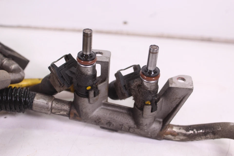 2006 POLARIS RMK 900 FUEL INJECTORS WITH RAIL -- YELLOW -- - Image 3 of 4