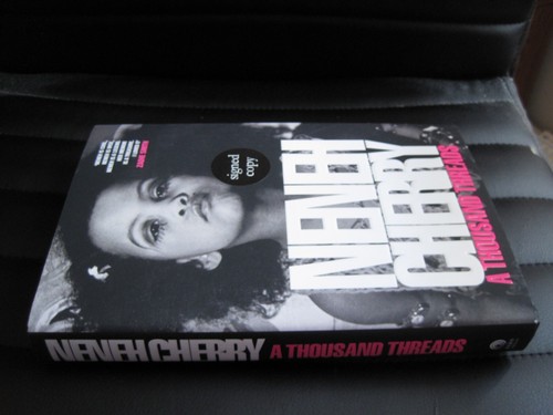 NENEH CHERRY SIGNED - A THOUSAND THREADS - Limited Hardcover First UK Edition - Foto 13 di 13
