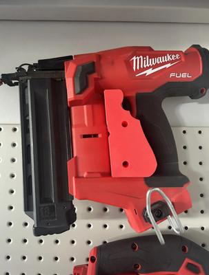 Milwaukee M18 Brad Nagelpistole - Wandhalterung