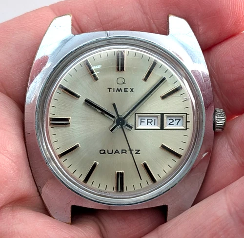 Vintage TIMEX Q Quartz Day Date Calendar Men's 38mm Watch Movement PARTS REPAIR